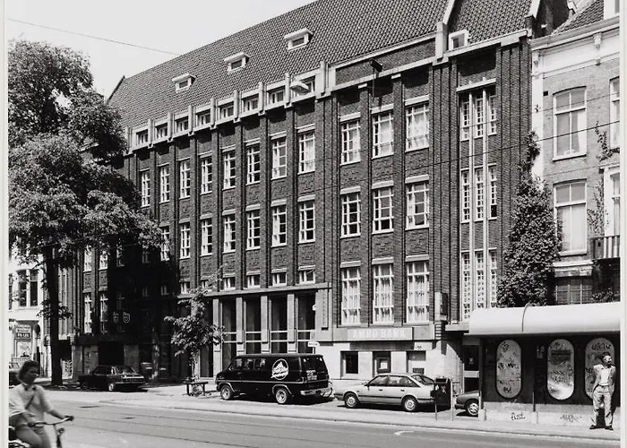 Midtown לינה וארוחת בוקר 3*